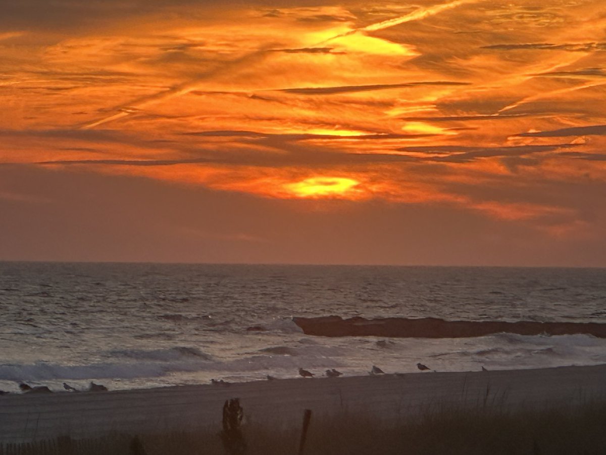 Another gorgeous and stunning sunset and sky tonight from the beach! <a href="/SamanthaAugeri/">Samantha Augeri</a> <a href="/JSeawright_TVWX/">Julian Seawright</a> <a href="/hoffmanrich/">RichHoffmanWeather</a> <a href="/AddisonGreenWX/">Addison Green</a> <a href="/AlexCalamiaWx/">Alex Calamia ☀️</a> <a href="/SkylerDayWX/">Skyler Day Harman</a> <a href="/kristycampanawx/">Kristy Campana</a> <a href="/MattHammer12/">Matt Hammer</a> <a href="/Meteor_Mike/">Mike Rizzo</a> <a href="/AWxNYC/">Allan Nosoff</a> <a href="/GarofaloWX/">Meredith Garofalo</a> <a href="/WeatherGeoff/">Geoff Bansen, CBM</a> <a href="/Weatherman_Seth/">Seth Darling</a> #n12stormwatchers