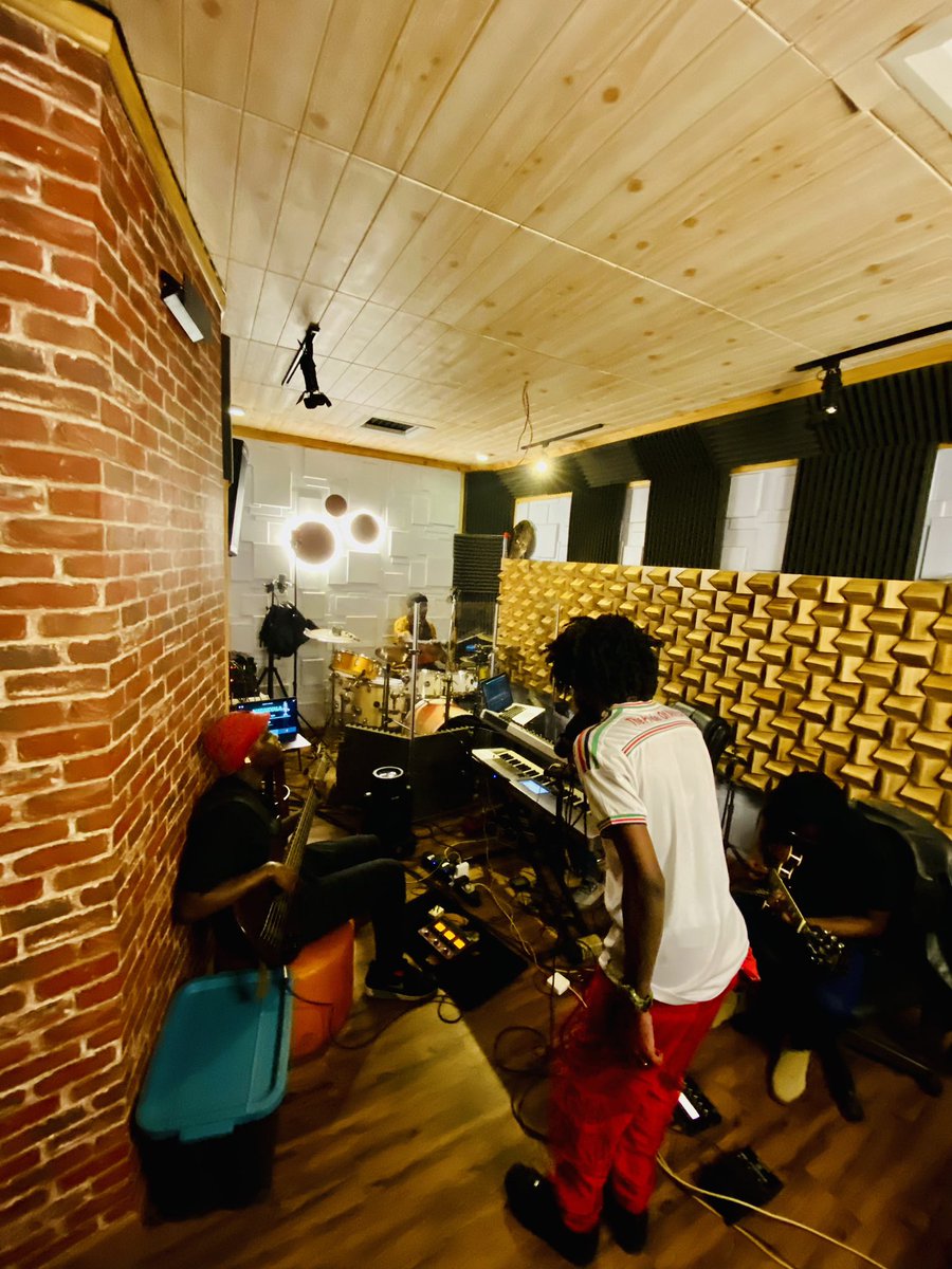 OrijinalJenesis's tweet image. If you want time I gat plenty watches. 
#Codriver #Pyong