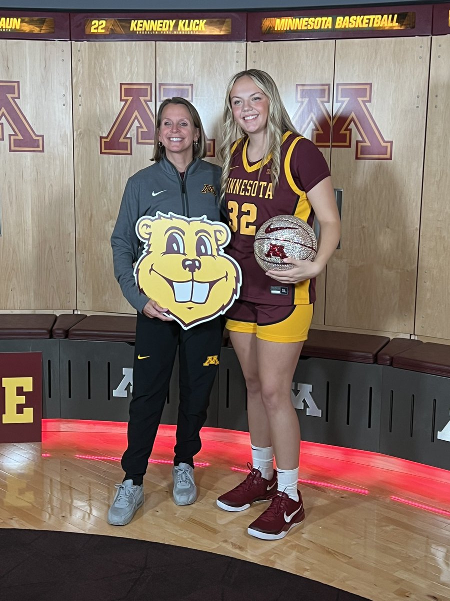 KylieOlson27's tweet photo. Had a great visit to the U of M yesterday. It was awesome to meet the coaches and some of the players. Great tour of the campus and training facility and got to sit in and watch practice. Big thanks to Coach P, Coach Braker, and Coach Lamb. 
#SKI-U-MAH https://t.co/m2oho8G8Nf