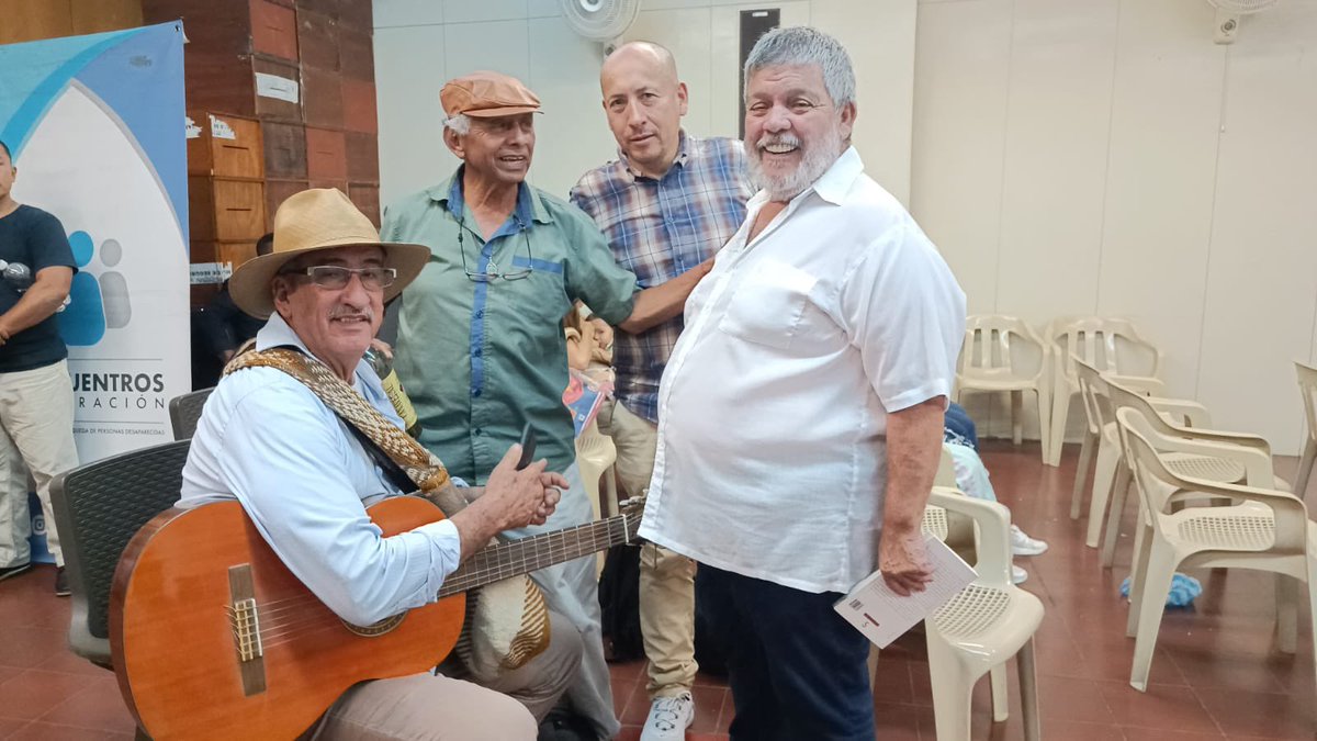 Honrar la vida y memoria de quienes lucharon por una nueva Colombia, de quienes creyeron en la paz con justicia social y vivieron por ella.
Cristian sigue en cada uno de nosotros y nosotras con su música.