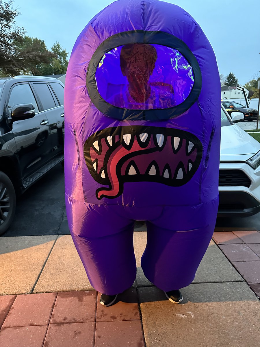 It's that time of the year again, bringing the Among Us suit back on your timeline 🎃