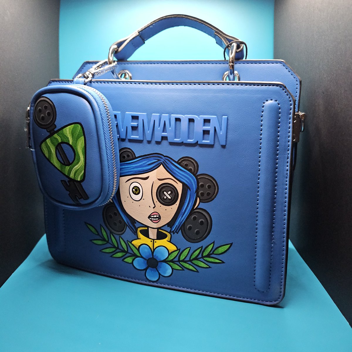 CupcakeStraplet's tweet photo. Celebrate Halloween with a classic movie like Coraline! And don't forget to grab a bag to match! Availible now in our Kofi shop!
https://t.co/4npTilZ56M https://t.co/8RnzkcI10x