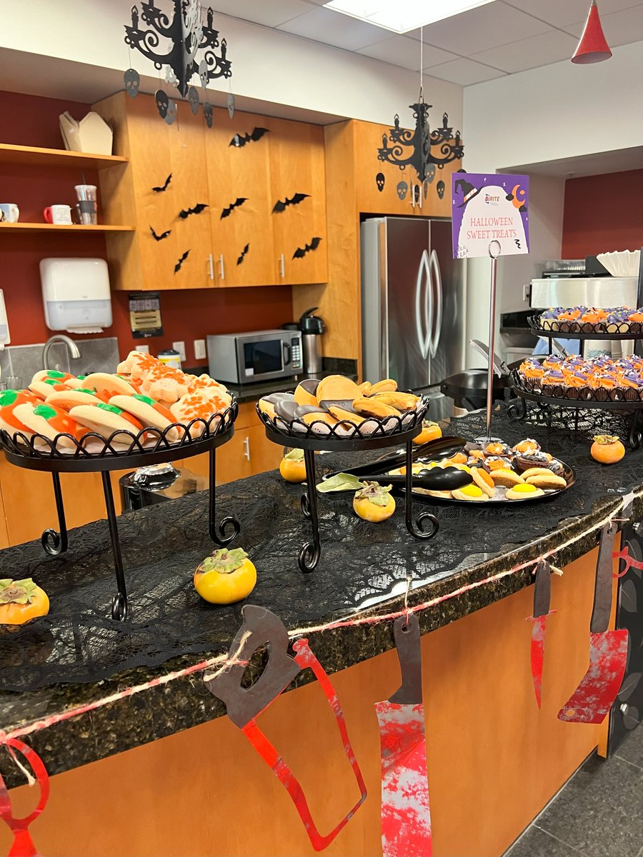 BiRiteFSD's tweet image. Not getting much work done today 😎. Having too much fun celebrating Halloween with the co-workers.  #HalloweenCelebration #EmployeeFun #TopWorkplace2024 #LunchWithCoworkers #PizzaParty
