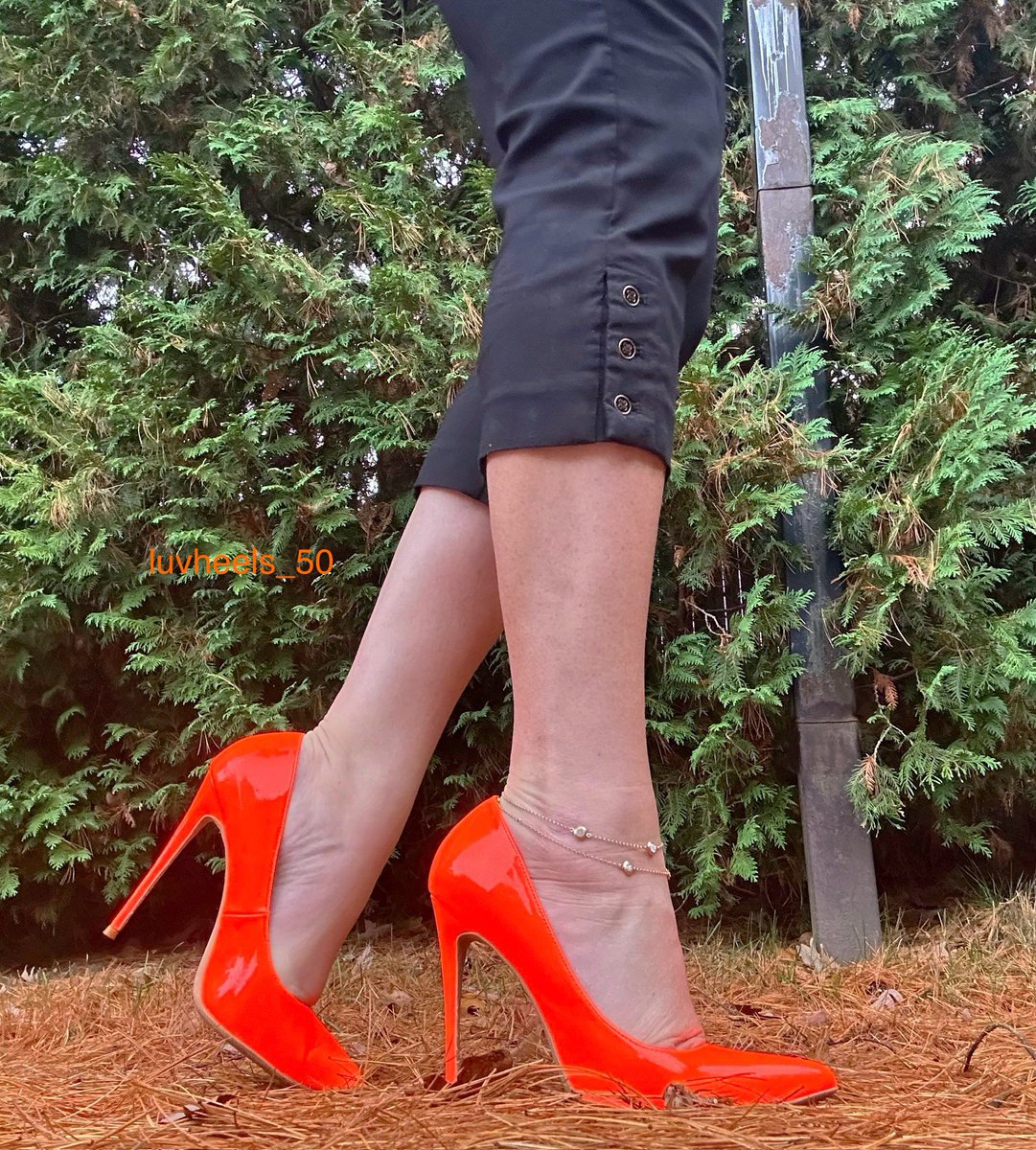 luv_heels's tweet photo. #luvshoes #highheels #halloween #heels #thursdayvibes #officeheels #neonorange #shoes #stilettos #orange 🎃🧡❤️‍🔥Happy Halloween 👻💋 https://t.co/MMxUX0TrI4