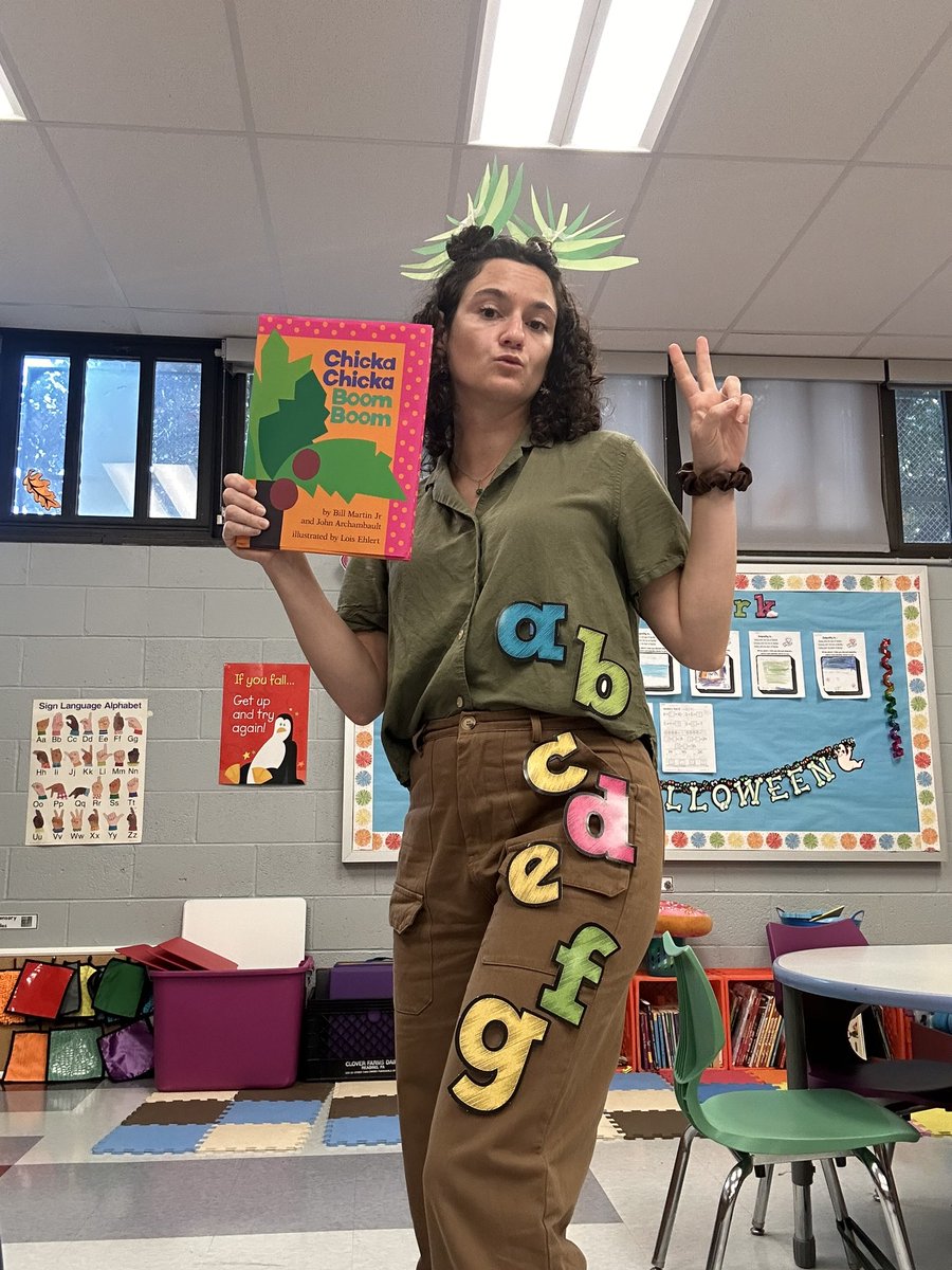 Halloween in elementary school is top tier. Rivals only with Valentine’s Day. Love my job so much, happy Halloween from the chicka chicka boom boom tree🌴