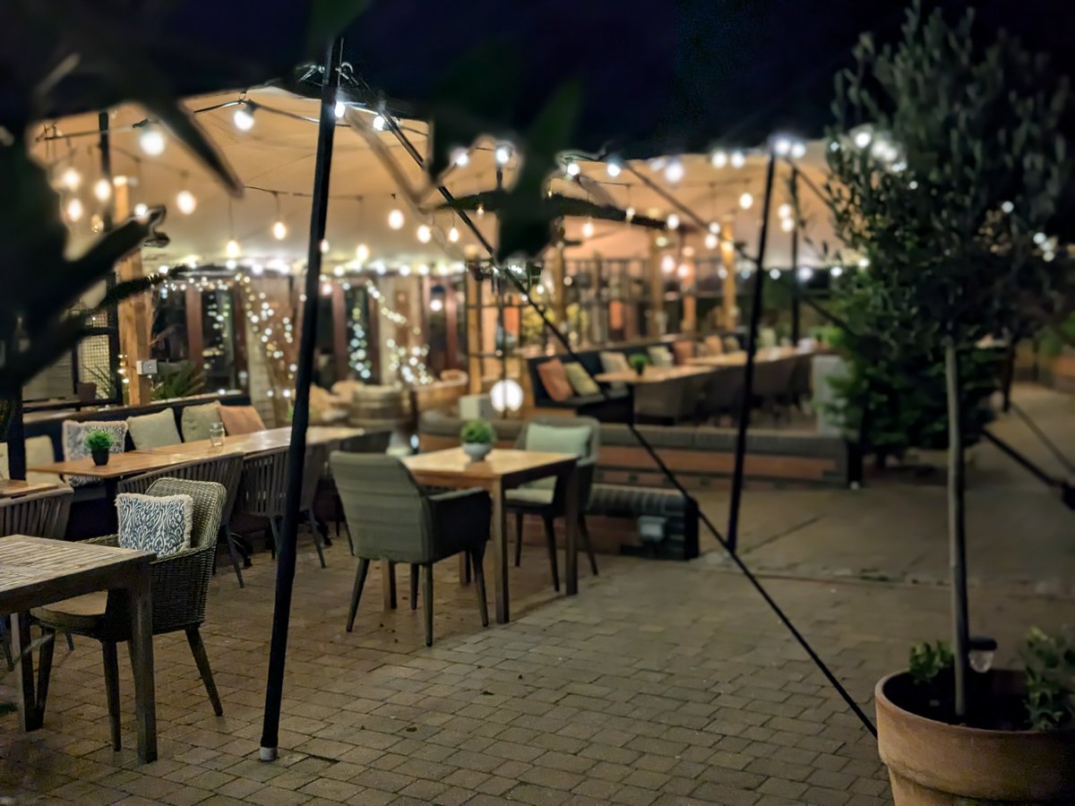 It's that time of year to get cozy under our tent  with plenty of heaters and blankets to warm you up.

Order yourself a hot chocolate and enjoy the evening.

#windlesham #lighwater #bagshot #autumnvibes🍁