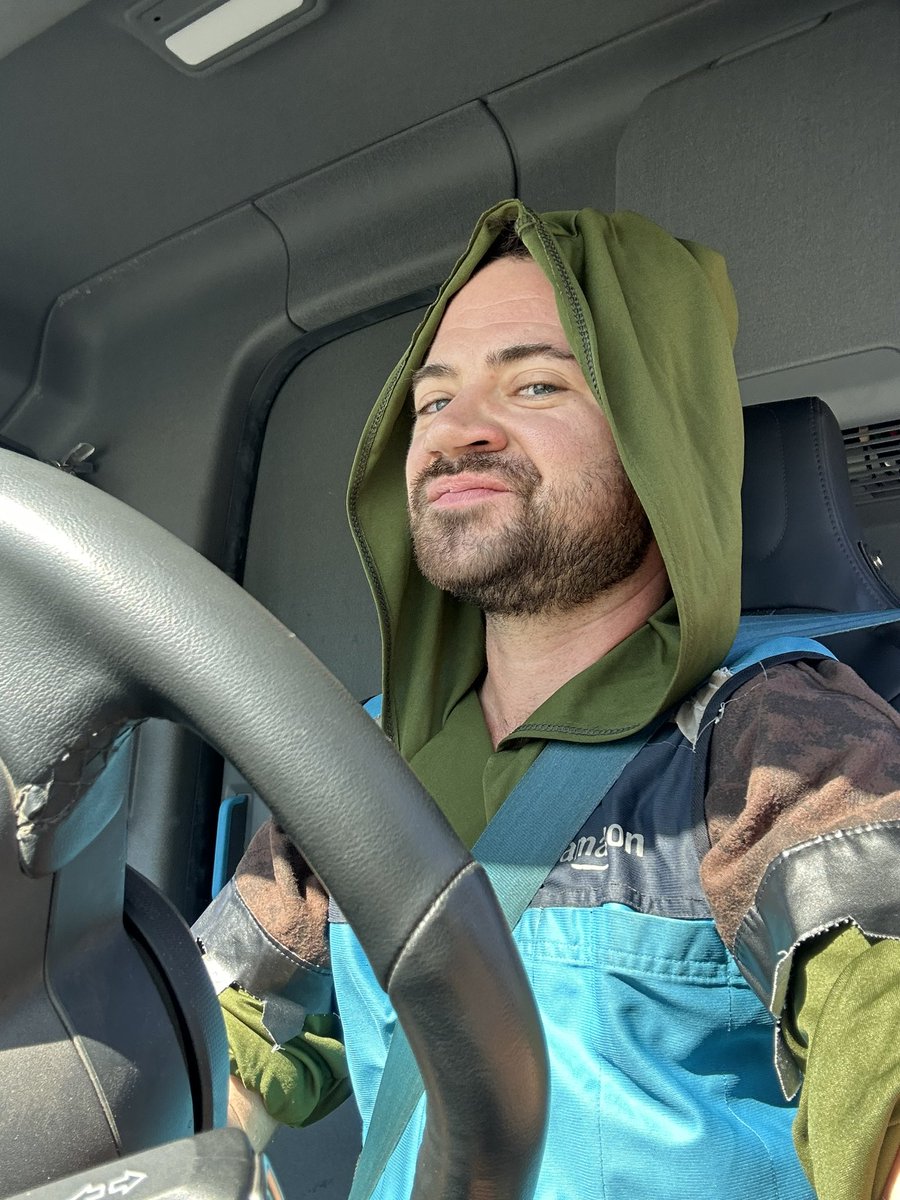 thetranswizard's tweet photo. Happy Halloween! 
I may be giving to both the rich and the poor…oops 📦🚙 https://t.co/TFRD5cuQXQ