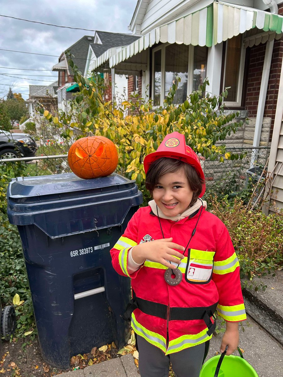 oldmanwithhat's tweet photo. He was dead set against it earlier today, but managed to pull off a last minute firefighter costume - despite telling us he wanted to be Spider Man for a month or so https://t.co/XBNlFiIYZ8