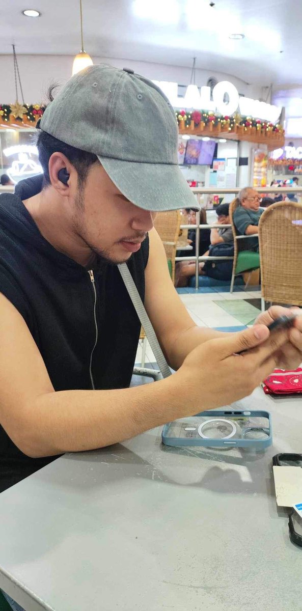 keithcasu_'s tweet photo. since i bought my phone 4 years ago, i haven’t really changed anything from the protectors to accessories. but my bf, the sweetest of all, gave me the cutest phone case i could ever have 🥺 https://t.co/8AVHf0VZ1k