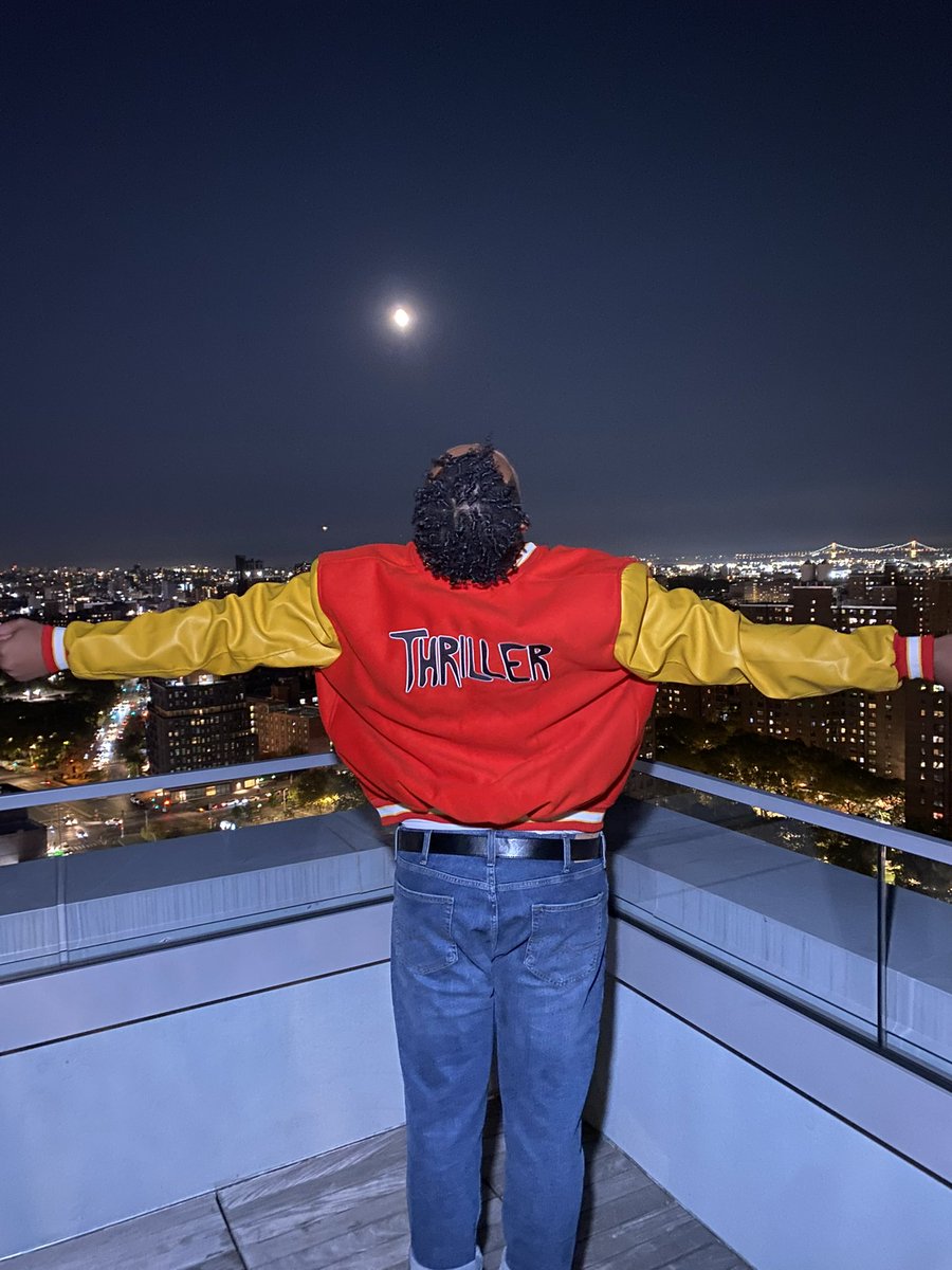PlasticBoyMike's tweet photo. WAIT, THAT’S MIKE? 🕺🏽@michaeljackson 

my first single “BAITED” + video dropping next month 🎬🔥

#happyhalloween #halloween #michaeljackson #kingofpop #thriller #baited #musicvideo #nyc https://t.co/k6QkijrKt9