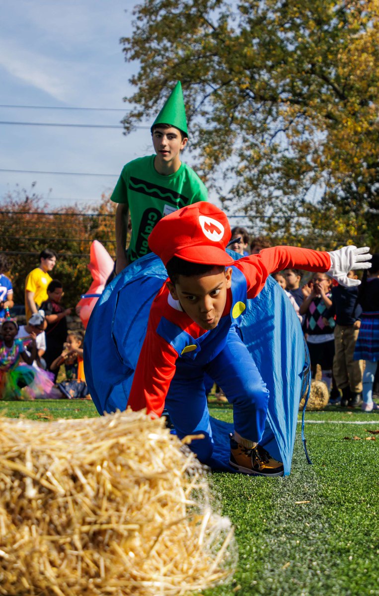 fairfieldprep's tweet image. Happy Halloween! Prep seniors hosted students from Hall Elementary School in Bridgeport for a memorable afternoon of autumn-themed fun, concluding with “Trunk or Treat” on the Prep campus.

#OurCommonHome #MenForOthers #BeIgnited #AMDG #JesuitSchools #PrepBrotherhood