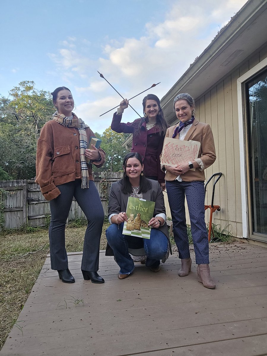 kellisha_94's tweet image. When your last night of @BethMooreLPM &apos;s Esther study falls on Halloween, so you choose to dress up like she did in 2008 🤣 
#TheRedBook #ChiasticStructure #ItsToughBeingAWoman