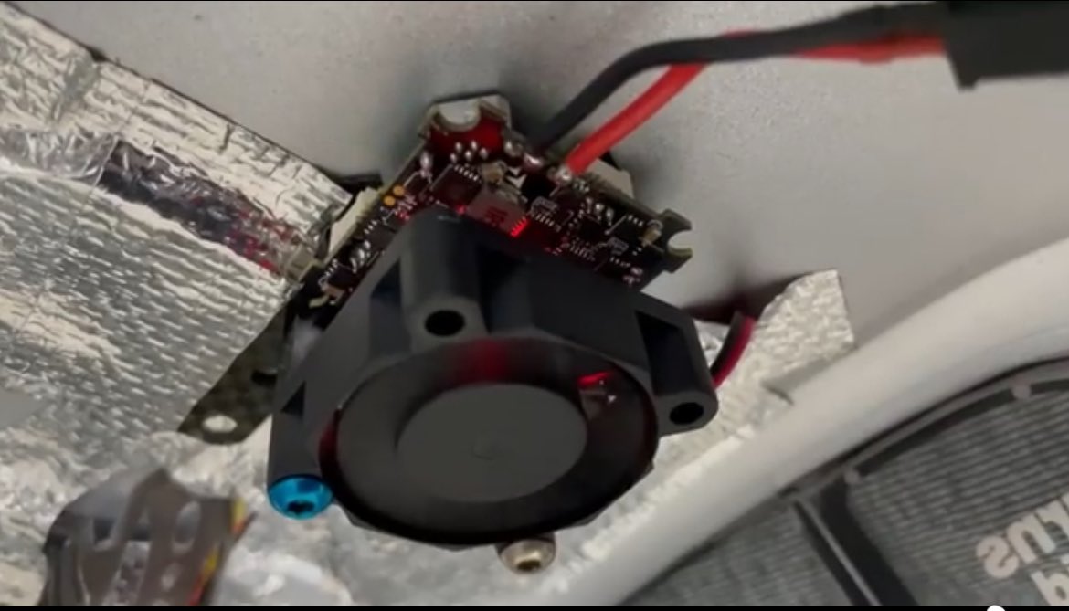 tsuyopon_fpv's tweet photo. 今の形になるまで試行錯誤してた‥
これでほぼ完成系かな。

#FPV_RC https://t.co/3x8E0eSZFx