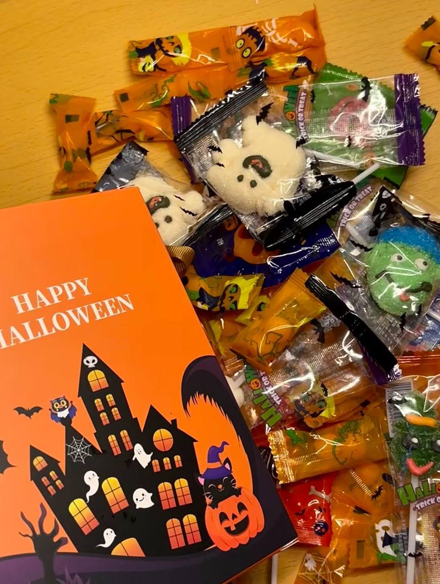 biketune2's tweet image. Happy Halloween, this is a cute little pumpkin that spits pumpkin seeds🎃🎃

The day of trick-or-treating is coming to an end👻