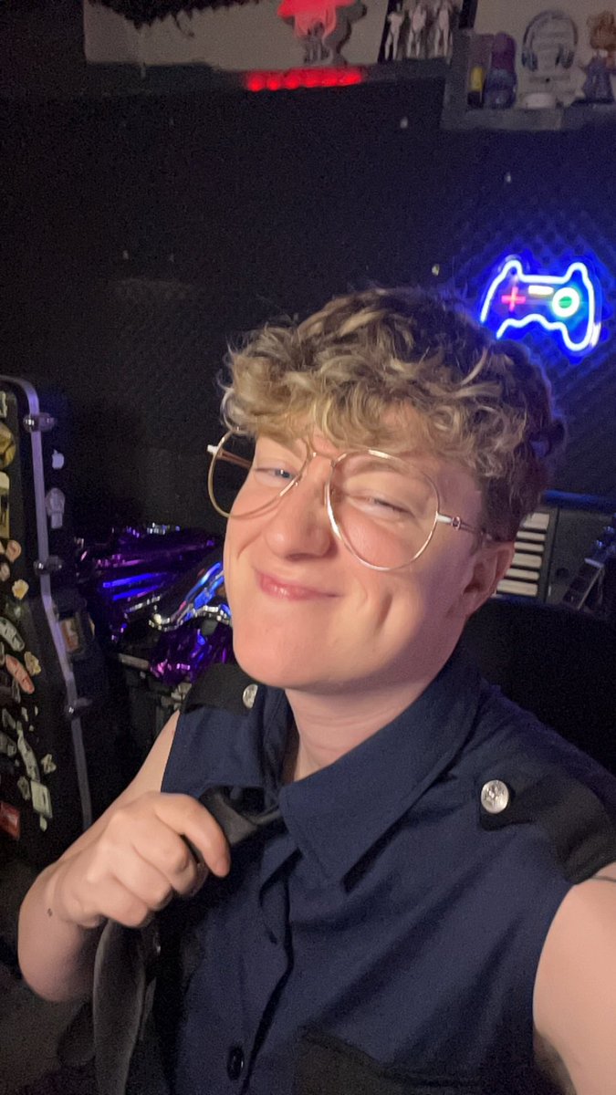 🎃DAY 100/100 | IT'S MY BIRTHDAY | SXC COP PLAYS HORROW GAME 🎃

9 FOLLOWERS FROM 1K 

twitch.tv/glitch8d