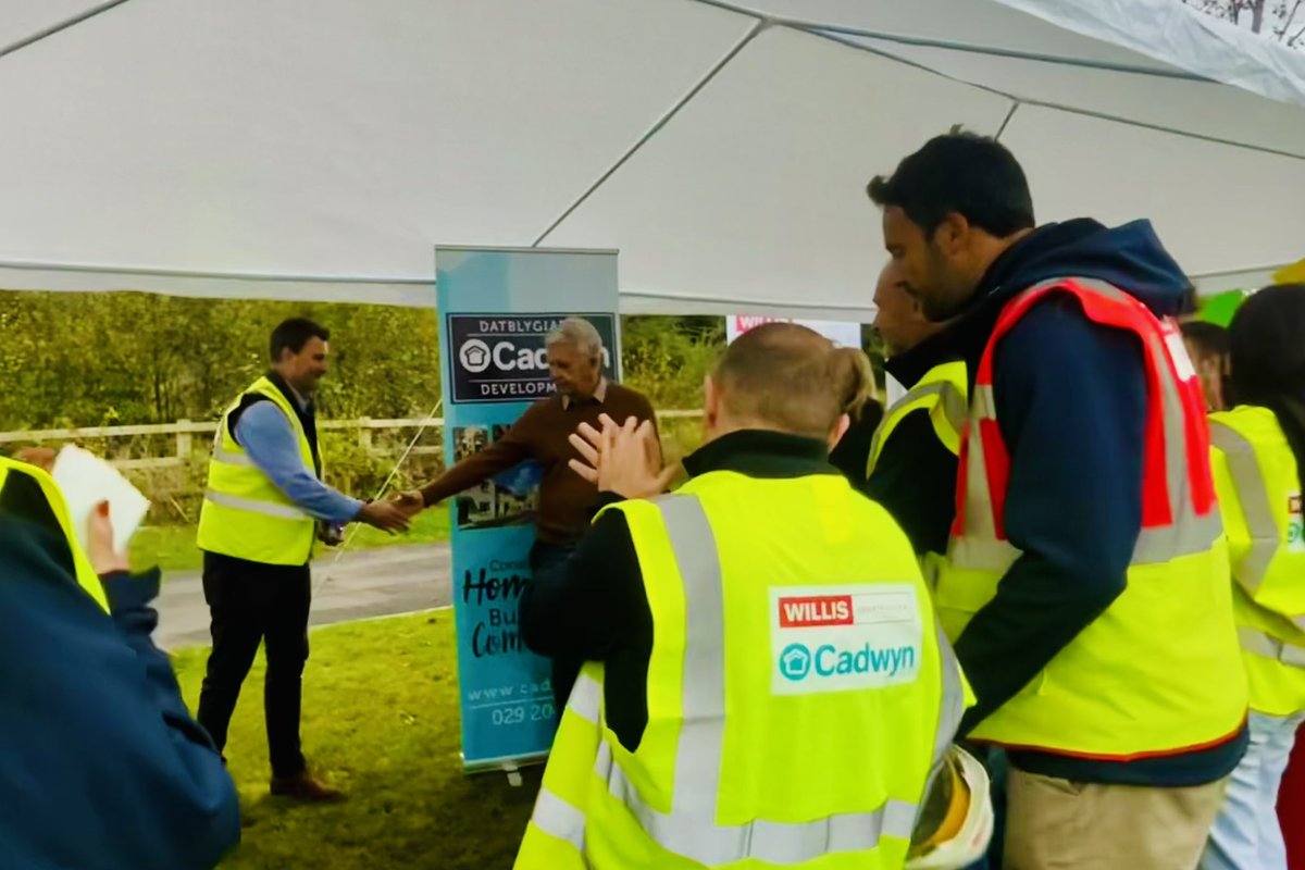 This week we held a ‘spade in the ground’ event to celebrate the commencement of ‘The Mill’ project with @CadwynHA 

Thanks to everyone involved 🙏🏻