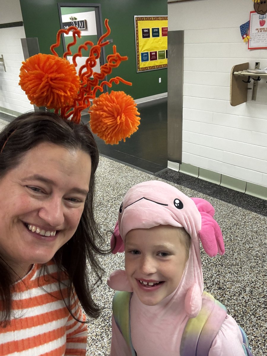 HancockMayfield's tweet photo. Hands down the absolute best Halloween costume today!!! She definitely makes a super cute axolotl!!! #TeamHancock #AxoltolsROCK https://t.co/GJ69rrNEFy