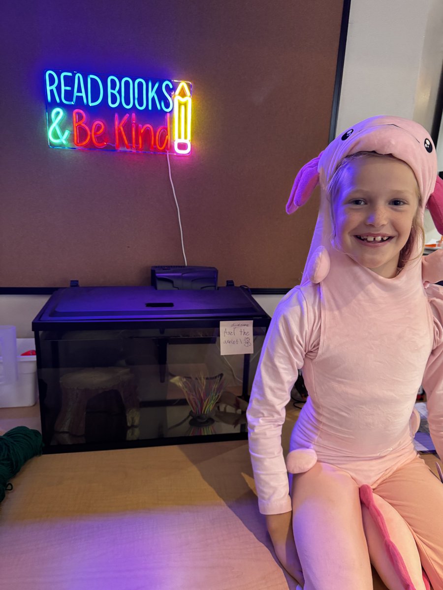 HancockMayfield's tweet photo. Hands down the absolute best Halloween costume today!!! She definitely makes a super cute axolotl!!! #TeamHancock #AxoltolsROCK https://t.co/GJ69rrNEFy