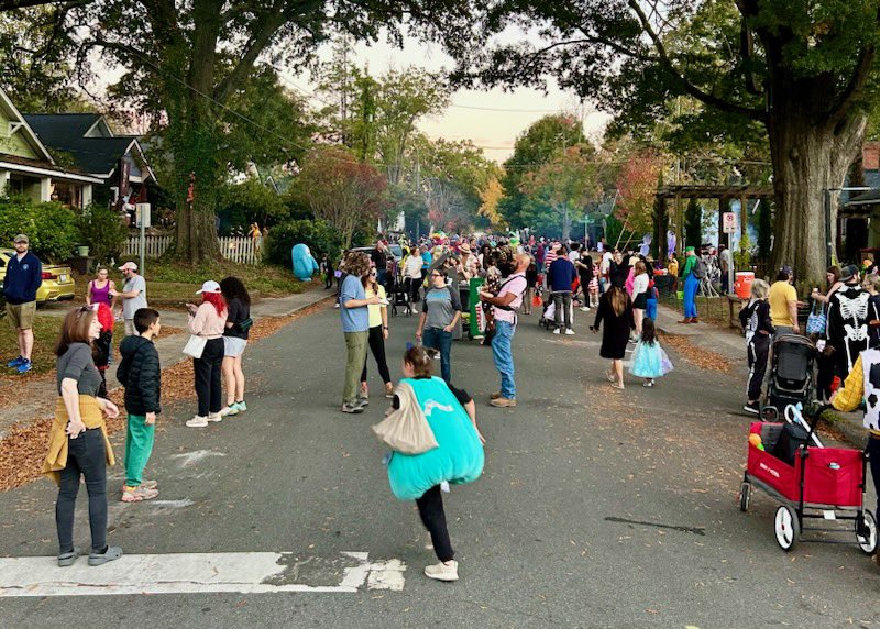 Imagine streets full of people, without traffic. Just imagine. Folks in NODA can probably imagine #HappyHalloween
