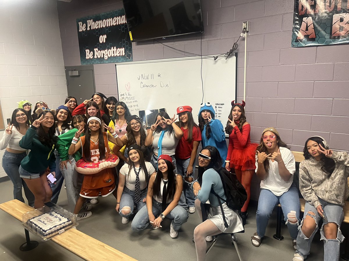 PHHSSoftball3's tweet photo. Happy Halloween 🎃👻 and Happy Birthday to our October Spartans! 🥳 
Be safe tonight! https://t.co/haHWrWGorK