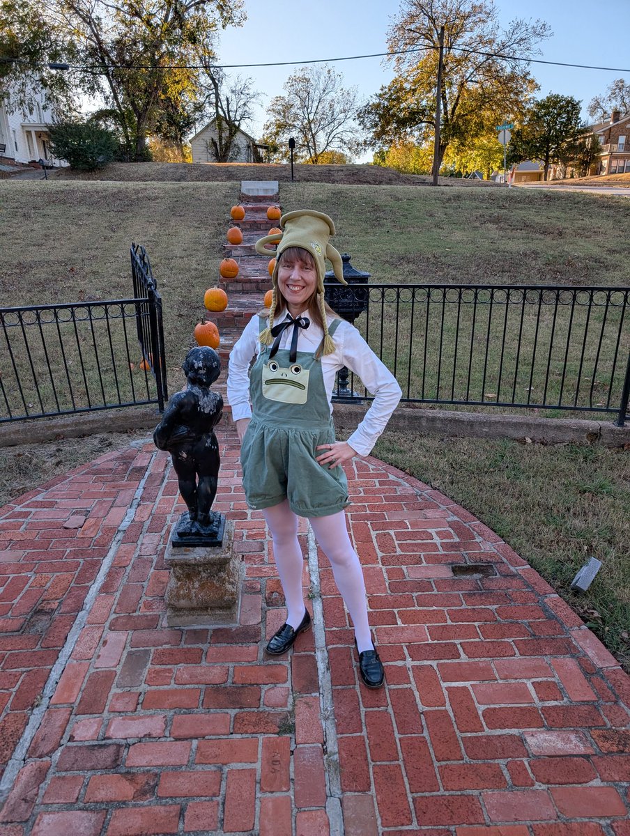And now that I'm not sick we are handing out candy as Wirt and Greg from Over the Garden Wall! Happy Halloween! 🎃🎃🎃