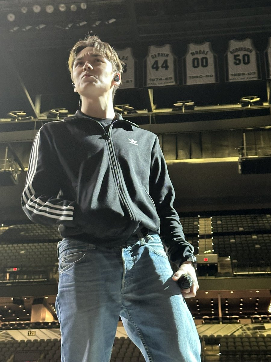 cherriearies's tweet photo. I’m going to cry vernon is so vernon https://t.co/XINvcVuAVA