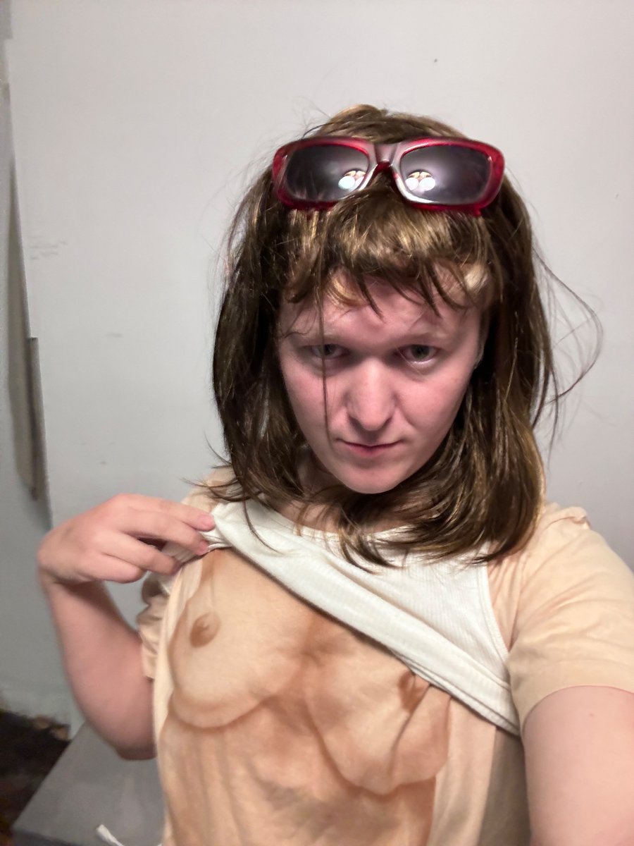 plstopme's tweet photo. what do you mean i’m the girl that flashed the portal https://t.co/DRH9CfpymF