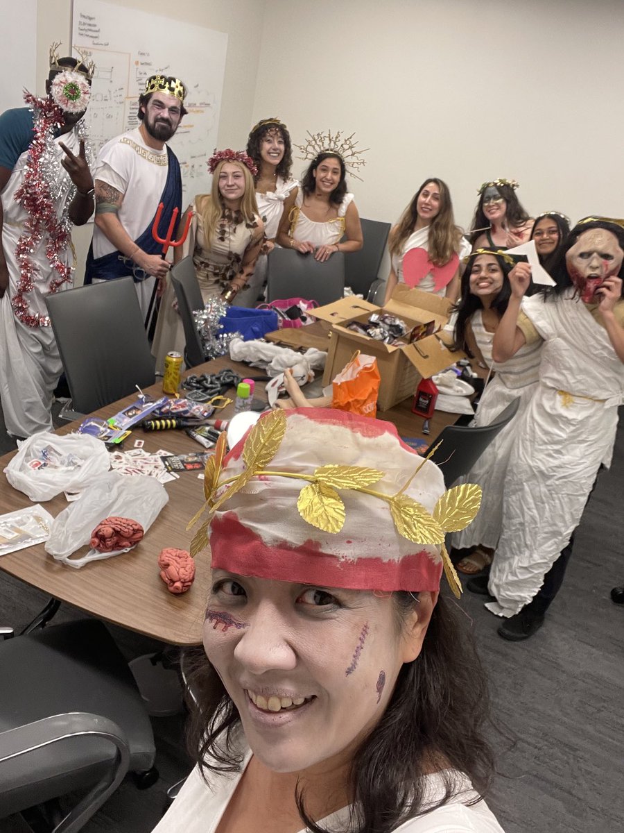 jennyhsieh5's tweet photo. Happy Halloween from the Hsieh lab #Hsiehnanigans #DeadGreekGods 👻🎃☠️ https://t.co/EVLkx5WTMR