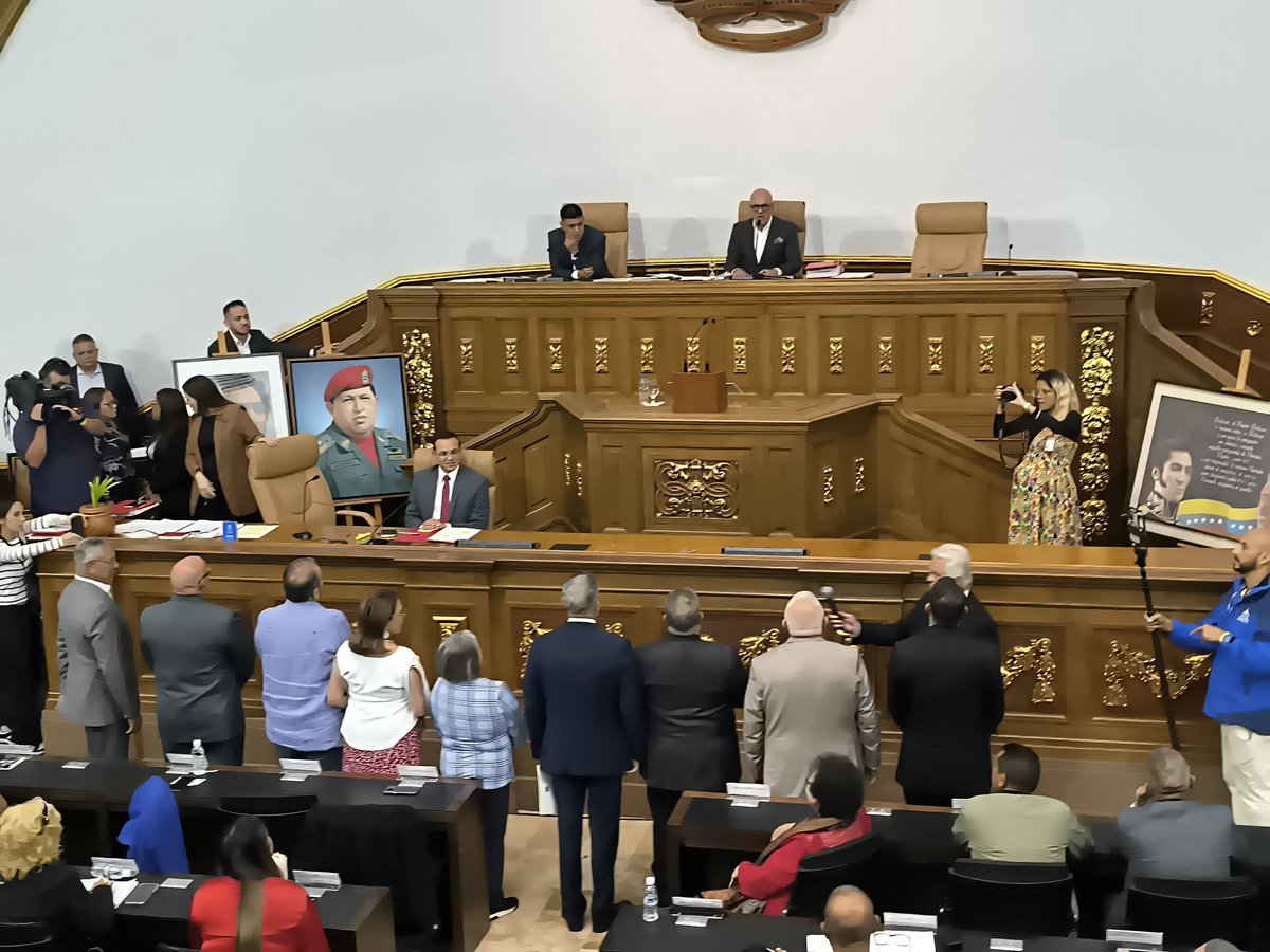 adbernabe's tweet photo. Hoy desde la Asamblea Nacional, como diputado por #AcciónDemocrática, partido histórico de Venezuela, creyente de la democracia y respetuoso de los Poderes Públicos del país; estuve en la Comisión Especial que terminó la revisión de la  evaluación de credenciales de los ciudadanos y ciudadanas que resultaron elegibles a los cargos de Fiscal General de la República, Contralor General y Defensor del Pueblo.

Asimismo, aprobamos por mayoría calificada a los ciudadanos electos, para que dirijan desde los diferentes espacios de cargos públicos, los destinos de nuestro país, haciendo valer lo que demanda nuestra Constitución, como norma suprema y fundamento del ordenamiento jurídico de la nación.