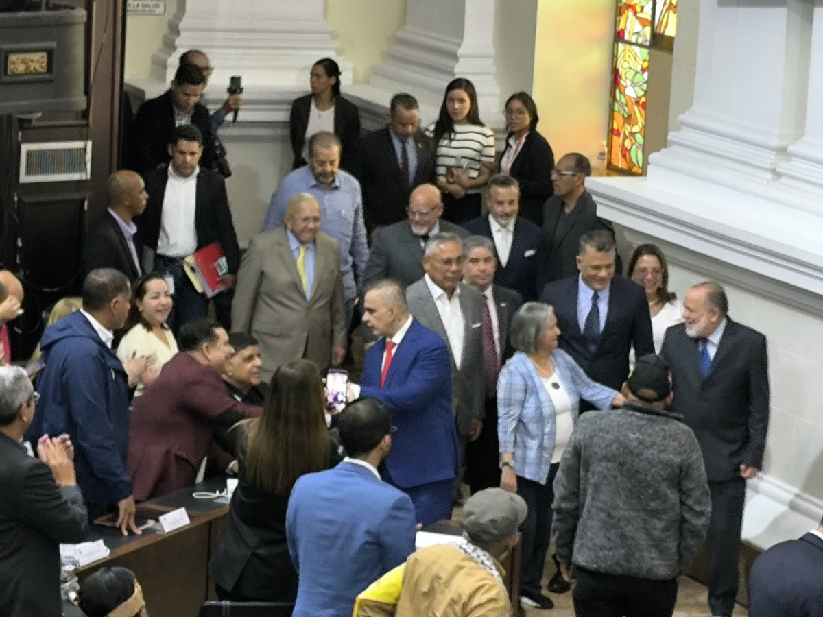 adbernabe's tweet photo. Hoy desde la Asamblea Nacional, como diputado por #AcciónDemocrática, partido histórico de Venezuela, creyente de la democracia y respetuoso de los Poderes Públicos del país; estuve en la Comisión Especial que terminó la revisión de la  evaluación de credenciales de los ciudadanos y ciudadanas que resultaron elegibles a los cargos de Fiscal General de la República, Contralor General y Defensor del Pueblo.

Asimismo, aprobamos por mayoría calificada a los ciudadanos electos, para que dirijan desde los diferentes espacios de cargos públicos, los destinos de nuestro país, haciendo valer lo que demanda nuestra Constitución, como norma suprema y fundamento del ordenamiento jurídico de la nación.