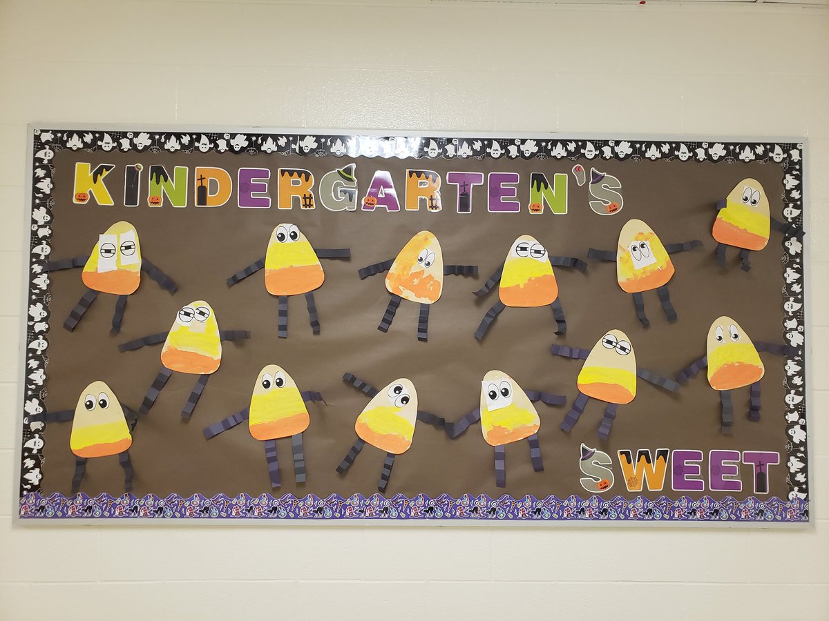 rjlee_ps's tweet photo. Happy Halloween! Check out some of our amazing student displays! 🎃 👻  #RJLeeProud @TeralynP @Edeqquity @PeelSchools https://t.co/CSHtdVDdLV