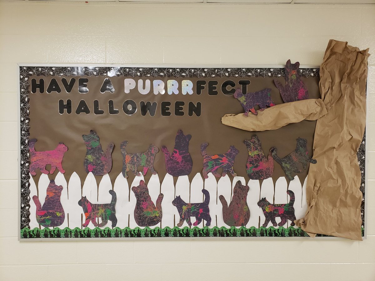 rjlee_ps's tweet photo. Happy Halloween! Check out some of our amazing student displays! 🎃 👻  #RJLeeProud @TeralynP @Edeqquity @PeelSchools https://t.co/CSHtdVDdLV