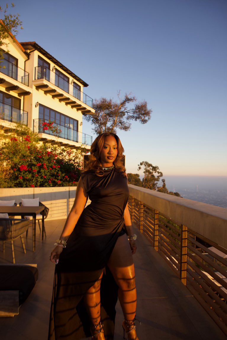 temsbaby's tweet image. For no reason at all…✨