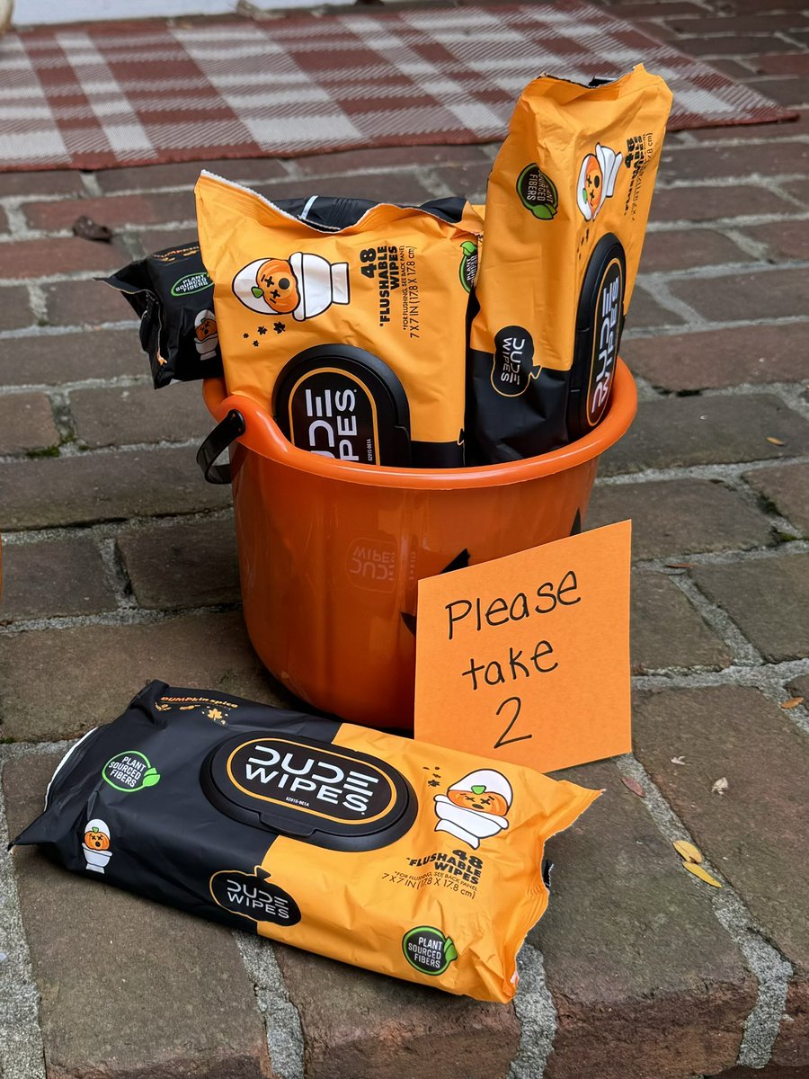 DUDE Wipes tweet media