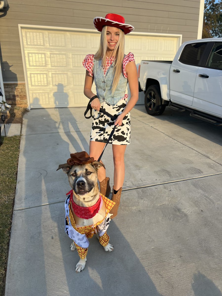 Happy Halloween! I hope everyone has a fun &amp; safe night!🎃 Show us your costumes!⬇️