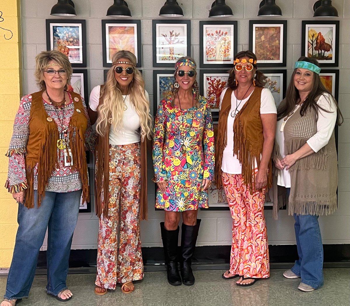 Happy Halloween from the staff at <a href="/BaxterPrimary/">Baxter Primary School</a> 🎃👻🎃 #peace #love #happiness