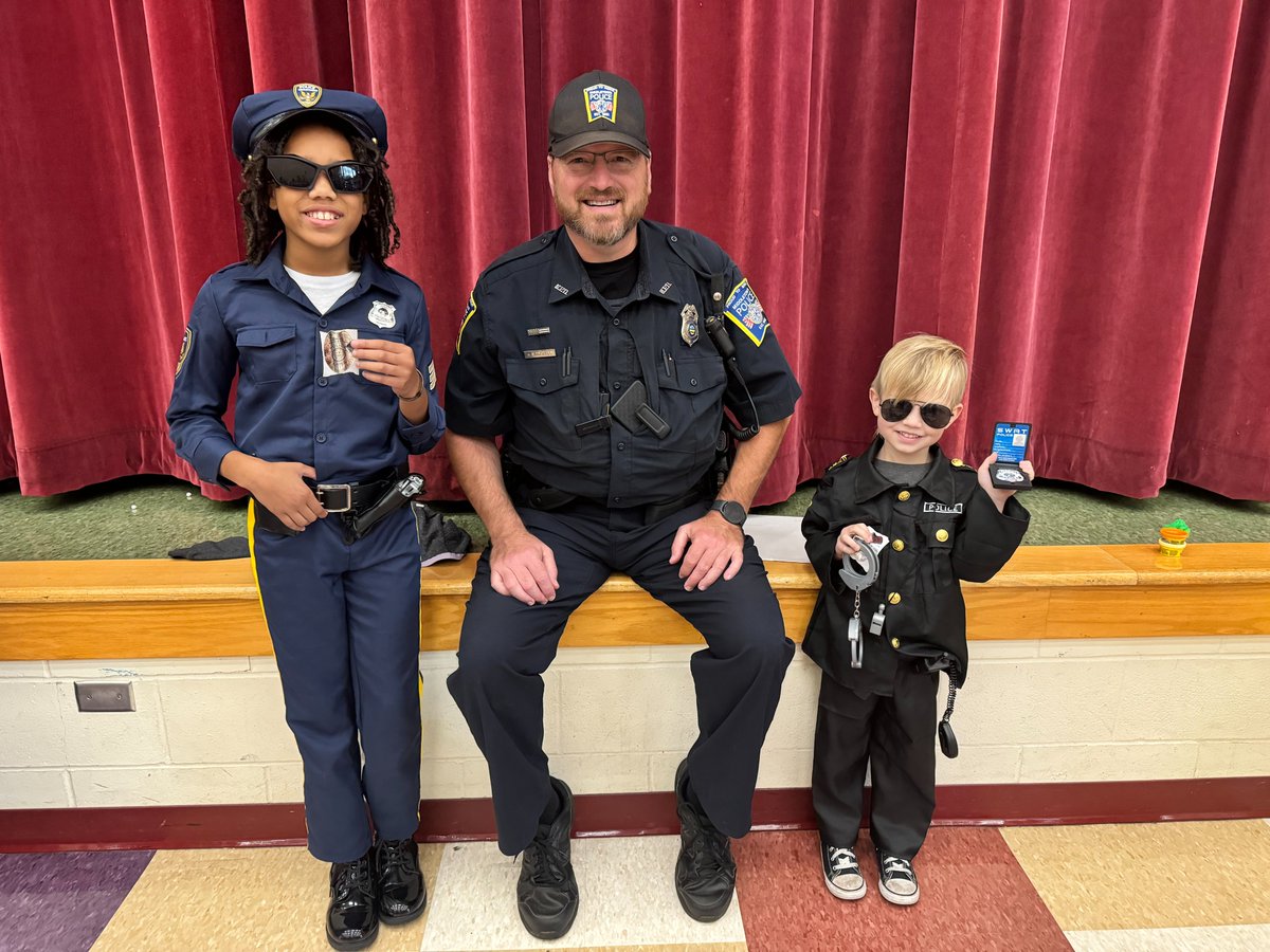 🎃 Happy Halloween!
👻 Our halls were filled with creative costumes, spooky spirit, and lots of smiles today! A fang-tastic time was had by all! #MiddieRising