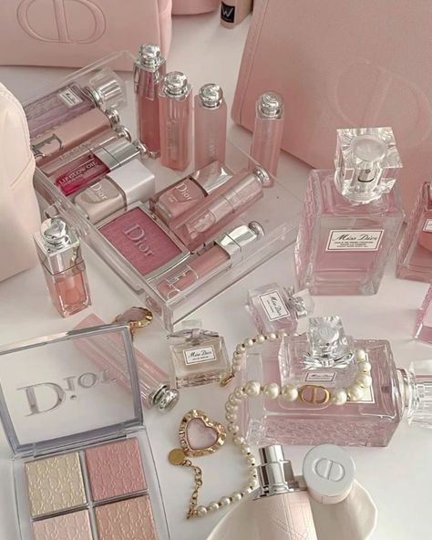 ㅤ੭ cоmხо : combo personalizado 
ㅤ› ძe: bebella
ㅤ› ⍴⍺r⍺: <a href="/iforhoquei/">gigi. (alt!¡) - off</a> 
﹢✉️𓂃 Feliz aniversário dinda!! te desejo tudo de boommm te amo minha diva!!!! 🩷🩷