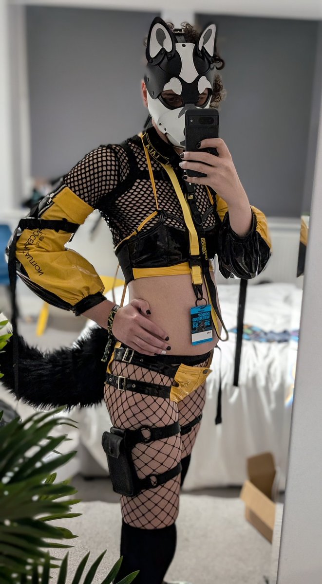 Finally get to wear this outfit with skin showing 😁. At Doggy weekend for the next few days, been looking forward to this for months 🐕