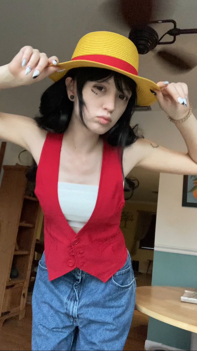 ghostlyvirtual's tweet image. HAPPY HALLOWEEN I AM MONKEY D LUFFY😝😝