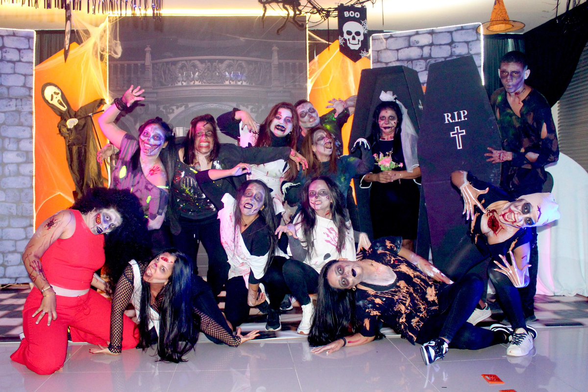 TecnoglassSA's tweet photo. 👻 ¡El espíritu de #Halloween se apoderó del Grupo Tecnoglass! 

Nuestros colaboradores se sumaron a la festividad con increíbles disfraces, mostrando su talento y espíritu de equipo.

🎃 Esta actividad refleja la pasión que caracteriza a nuestra gran familia Tecnoglass. https://t.co/cUWKpqmQpL