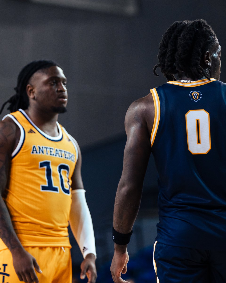 Last night, Ofure got to face off against his brother Aibigho from <a href="/VanguardMBB/">Vanguard Men's Basketball</a>! Such a special moment for family to appear on the court together🫂🤝

#TogetherWeZot | #RipEm