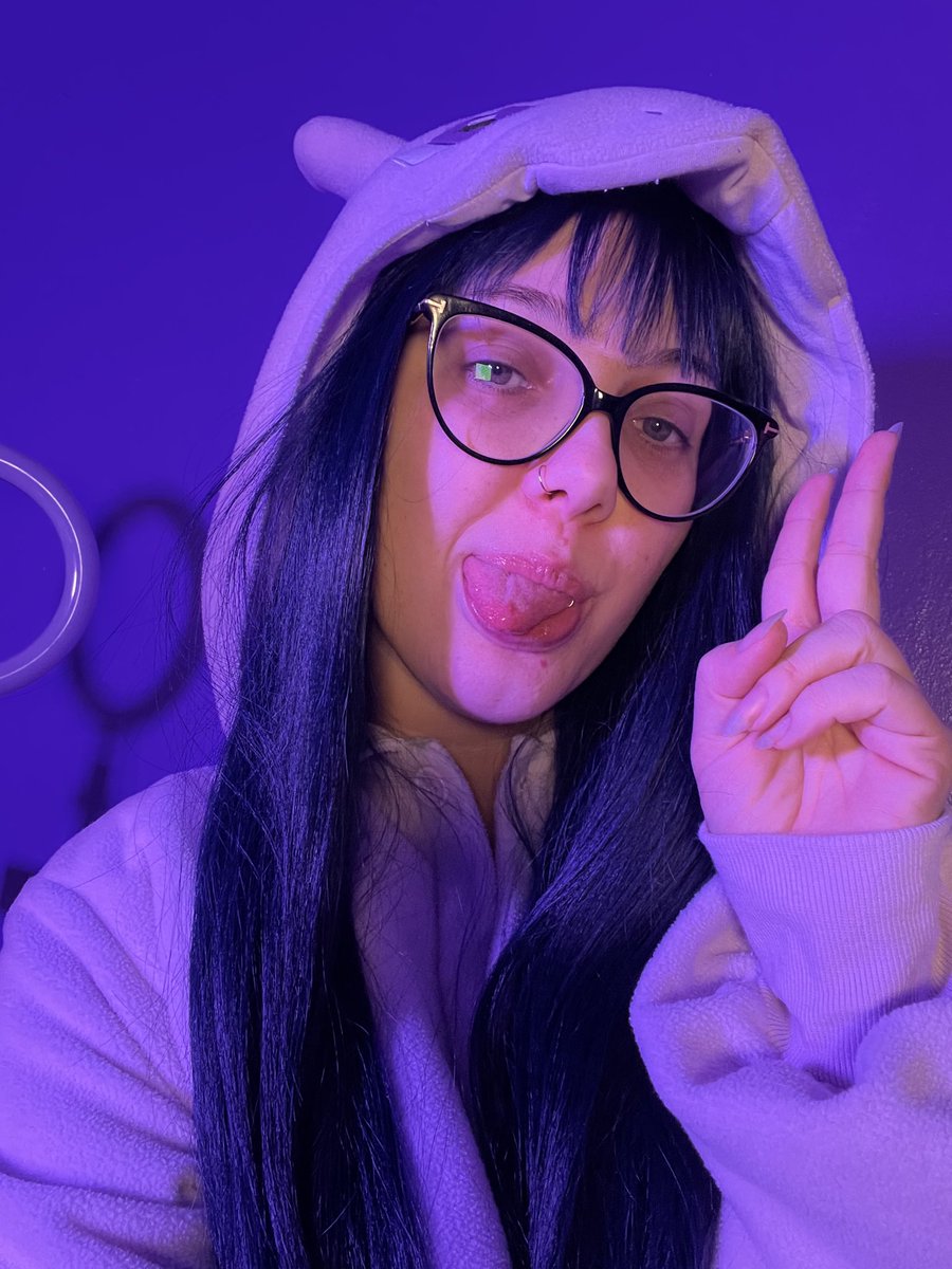 Happy Halloween from Mewtwo! 💜 https://t.co/04Glrtcs0O
