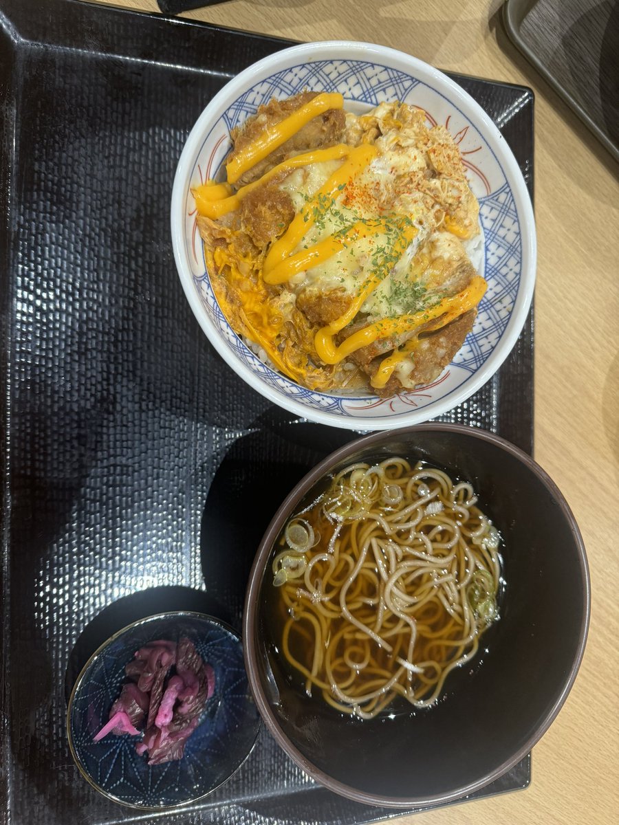 nakahara_zv's tweet photo. 実際にこのような食事をしても痩せている人は世の中にいっぱいいる！
ということはこういう食事を食べて太ってしまう人と太らない人にはなにか違いがあるはずです🙏
その違いを埋めていこう😄👍
 #FitStorm https://t.co/jYCssLbjf6