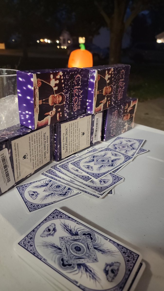 ConMoot's tweet photo. Stop by my table in Ohio and get a Miss Cleo tarot card with your candy. https://t.co/nLmlXct1OJ