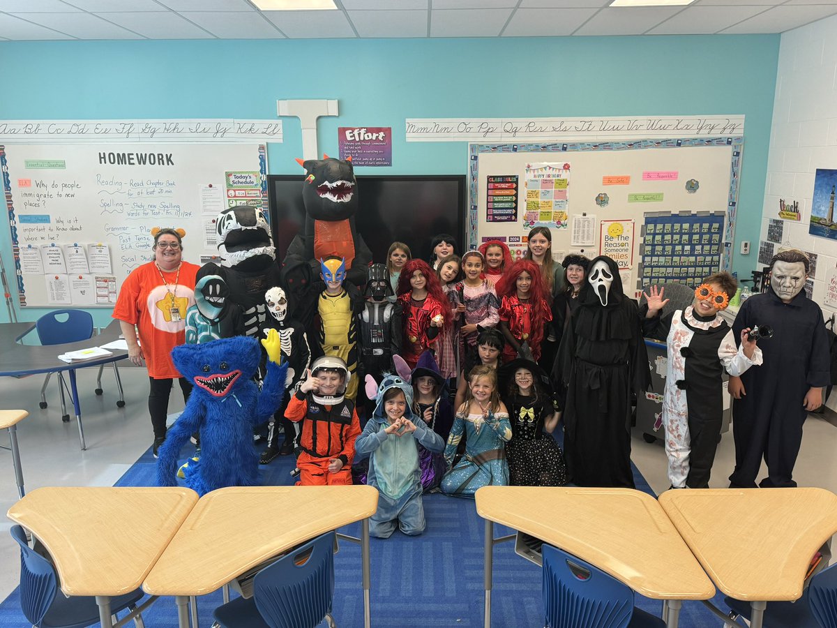 Chollinshead2nd's tweet photo. Happy Halloween! 🎃 #MontourProud https://t.co/tG2e0Voz8t