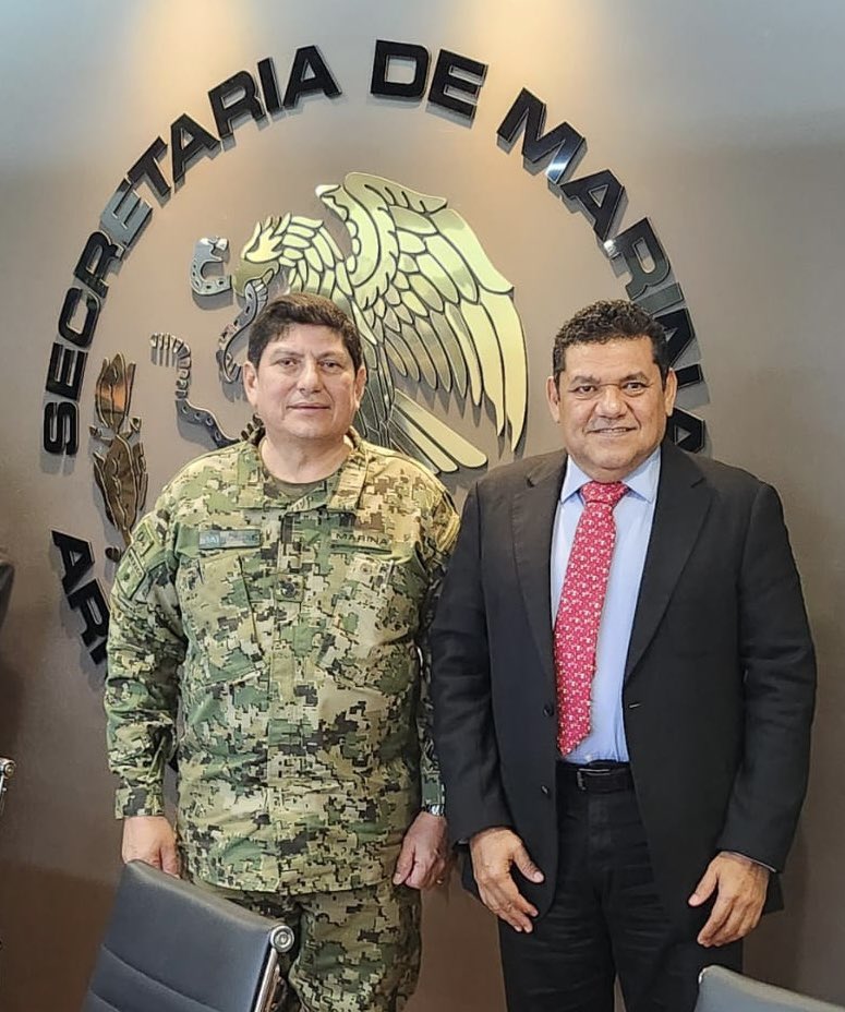 Nos reunimos con el Almirante José Barradas Cobos, subsecretario de la <a href="/SEMAR_mx/">SEMAR México</a>, institución fundamental para cuidar nuestros litorales y en las tareas de seguridad para devolver la paz a Tabasco.