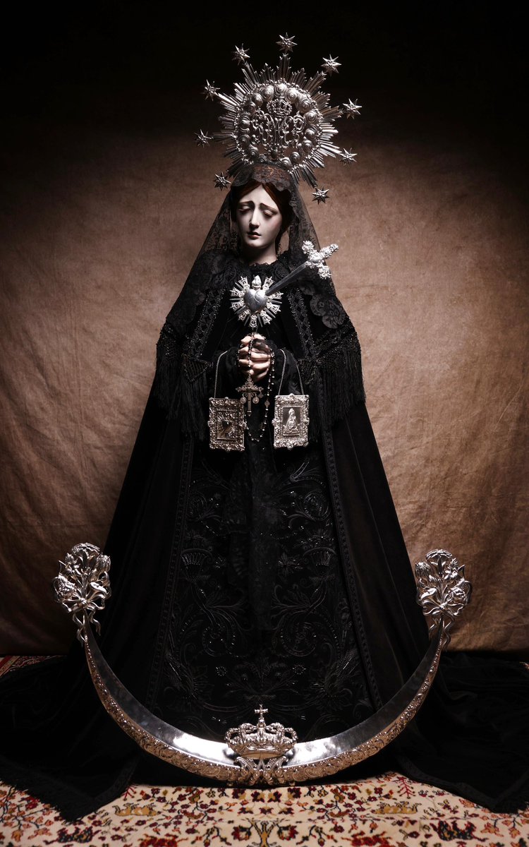 doloresdlpuente's tweet photo. “Cuando en mí la angustia iba en aumento, tu consuelo llenaba mi alma de alegría.”

(Salmo 94:19)

🖤🗡️Ntra. Sra. de los Dolores ataviada para la Conmemoración de los Fieles Difuntos. 

#CofradíasMLG  #DoloresdelPuente https://t.co/YE8nZSFozc