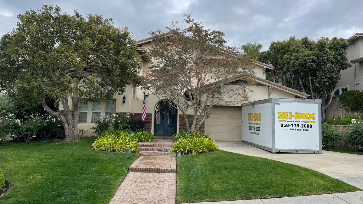 MiBox's tweet image. 👻 On the night of ghosts, goblins, and ghouls… MI-BOX has a safe place for your things! 🧛‍♂️✨ Our steel storage boxes are as tough as they come—durable, weather-resistant, and perfect for all your storage needs! 🏠

#HalloweenStorage #WeatherProof #ExtraSpace #StorageMadeEasy