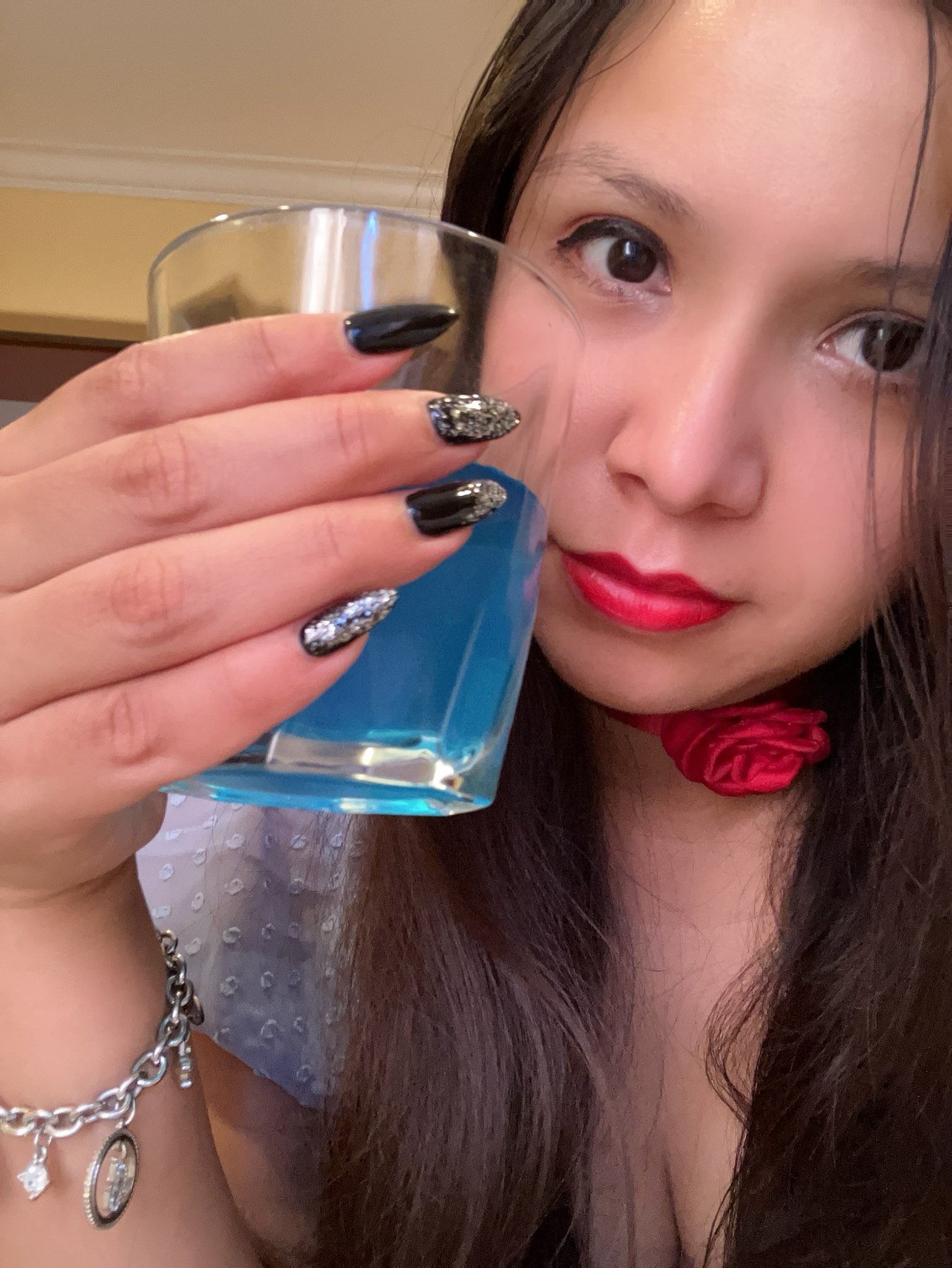 My simpslut @poetic_pet has been paying for ALL My mani/pedis (approx $250 each with ALL the bells and whistles of being pampered 💅). I finally started experimenting and got My first gel x mani and I LOVE My nails! 🥰 Shinny and pointy, perfect for handling slaves. https://t.co/lFWbeeXCHY